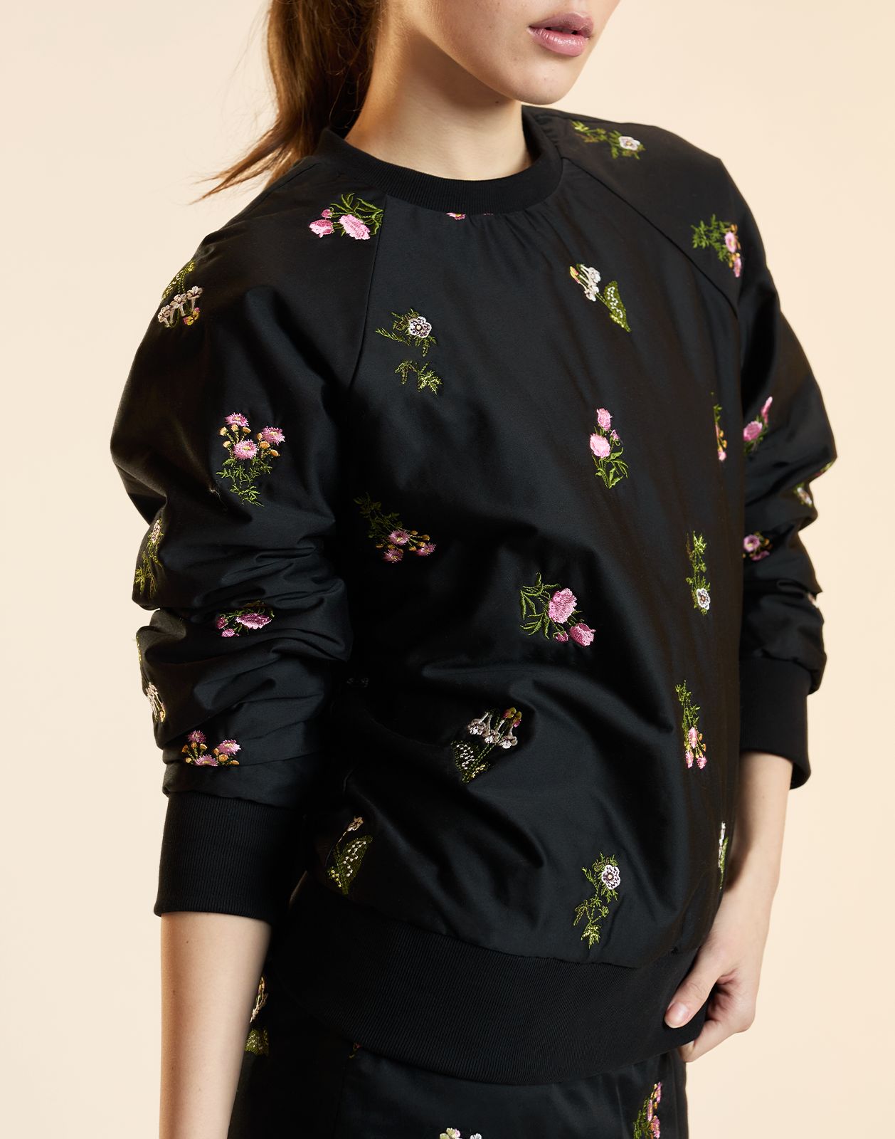 Bouquet Embroidered Pullover
