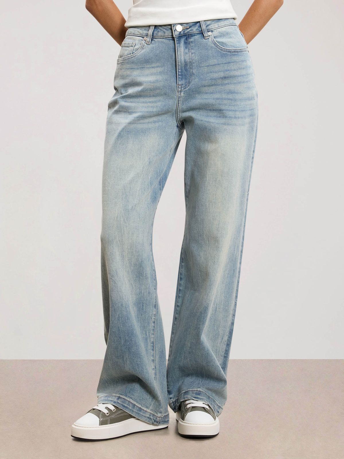 Womens Relaxed Fit Denim Jeans in Mid Blue