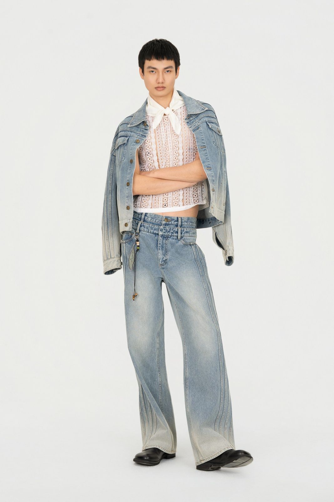 CARGO TROUSERS IN SPRAY PAINTED