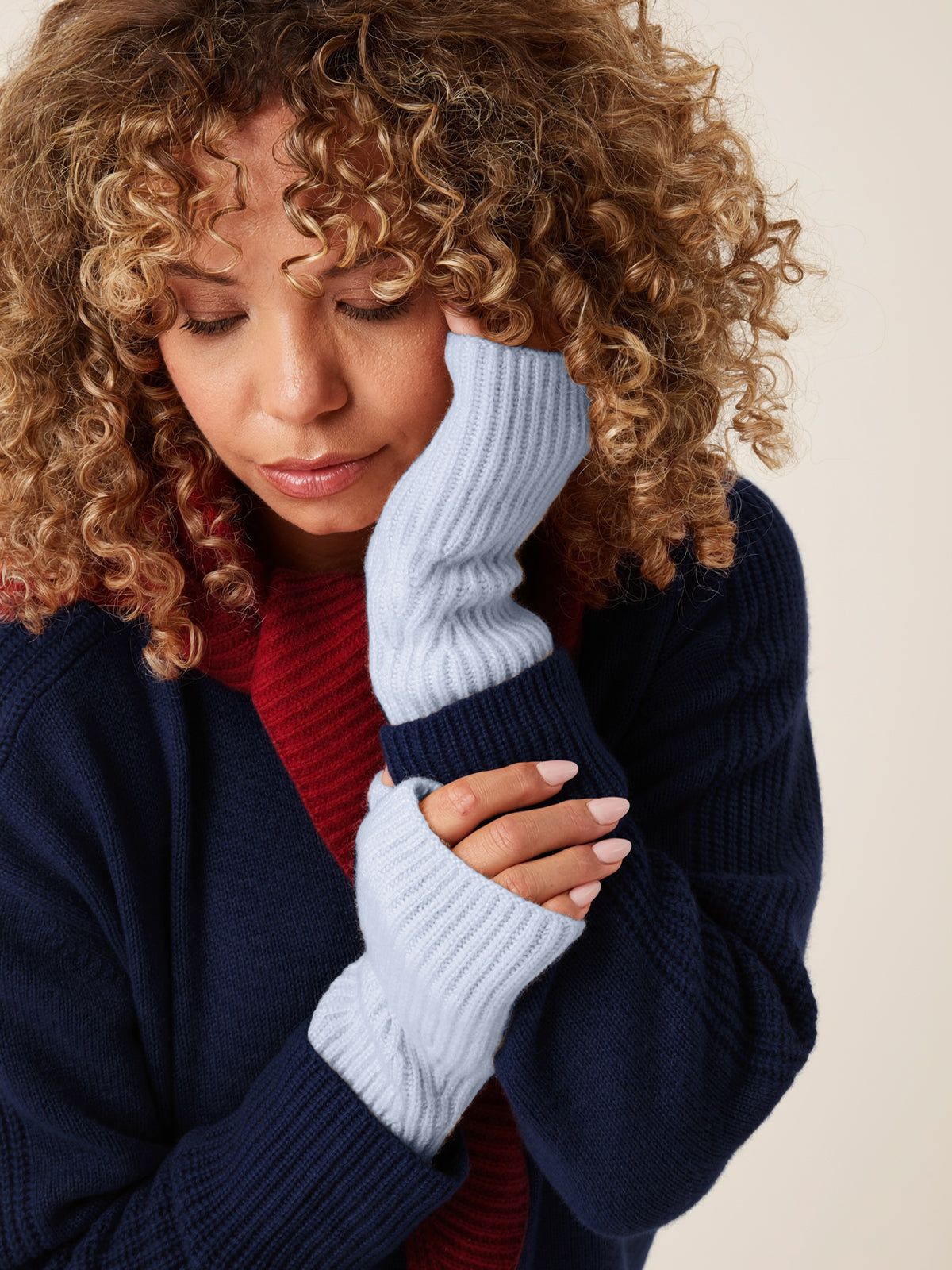 Cashmere Mitt In Whisper Blue