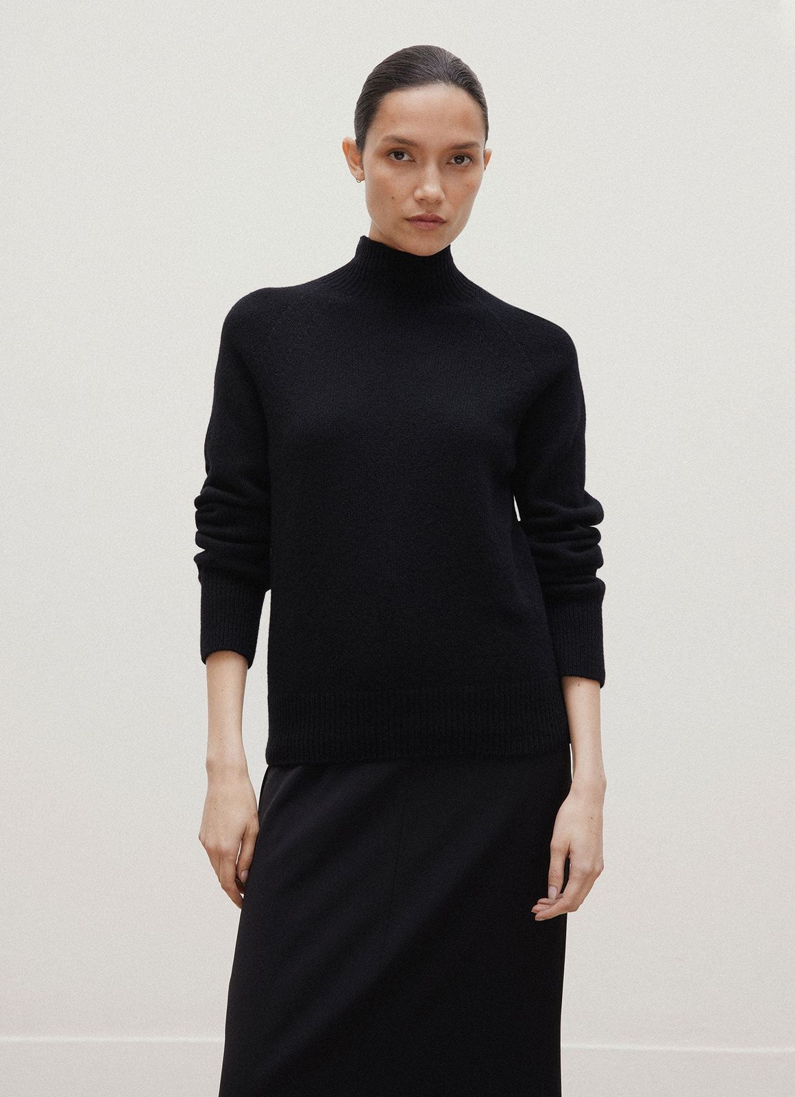 Women's Lambswool Funnel Neck Jumper In Black