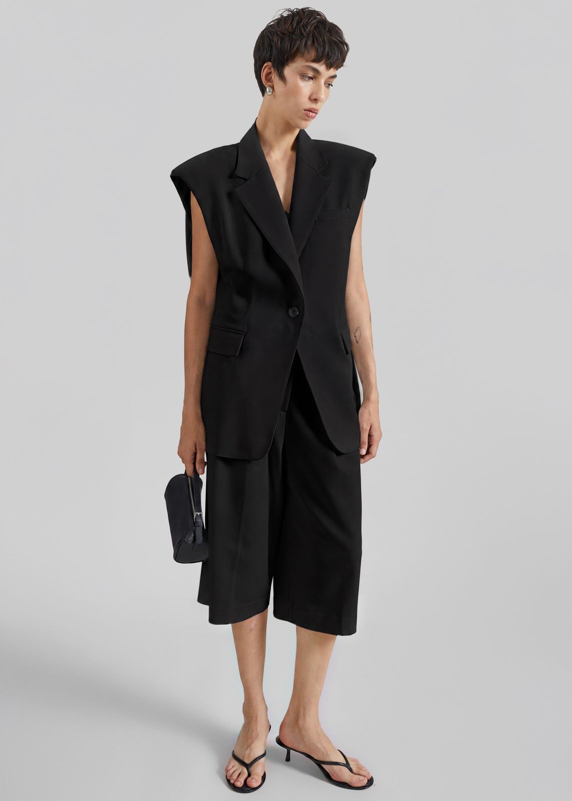 Jag Pleated Bermuda Shorts - Black