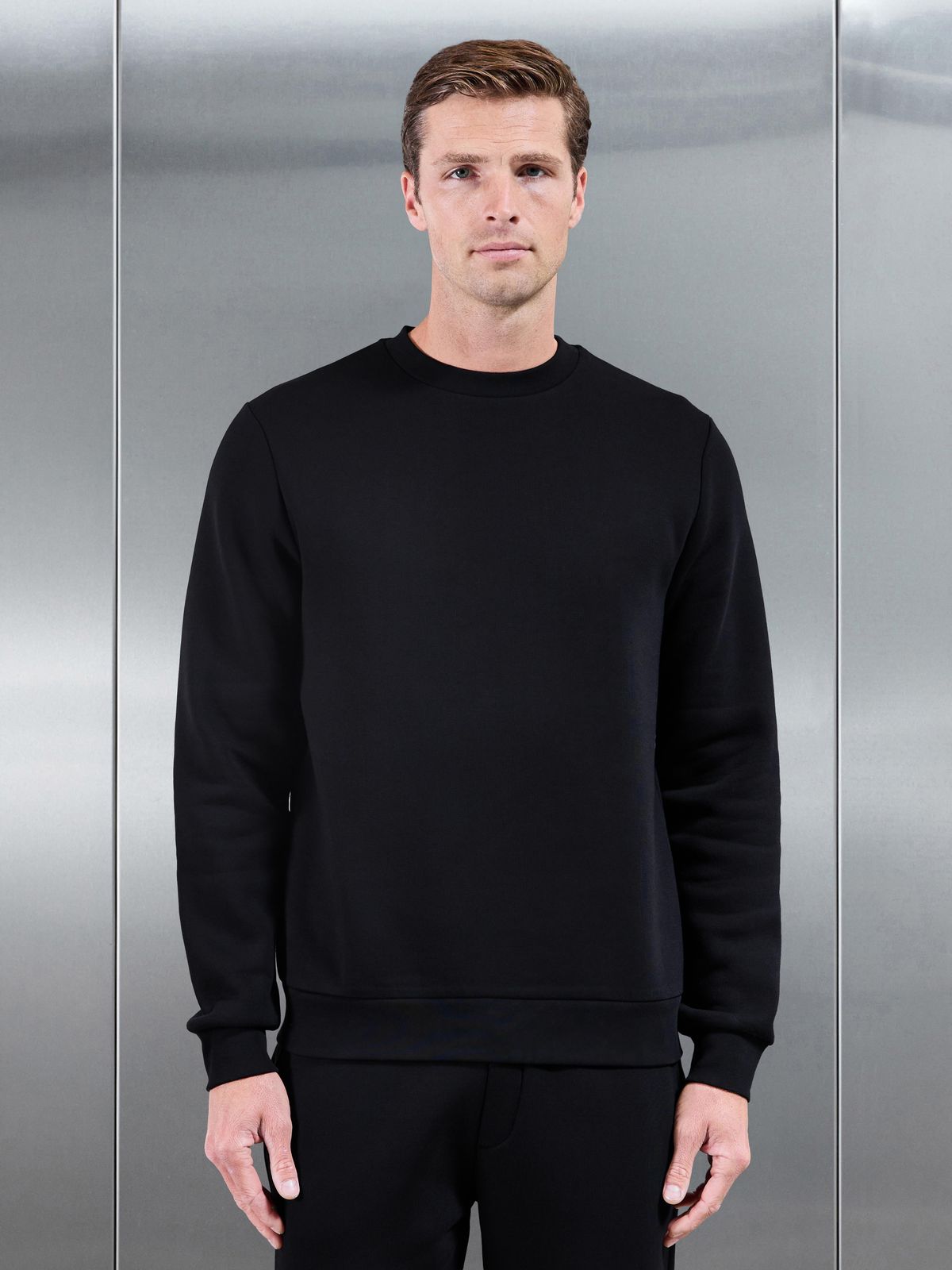 Essential Sweatshirt in Black