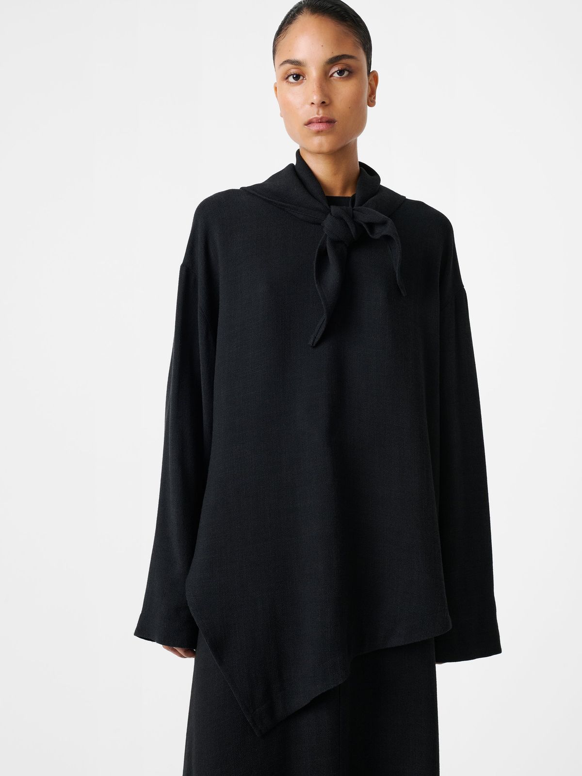 Bute Top In Black