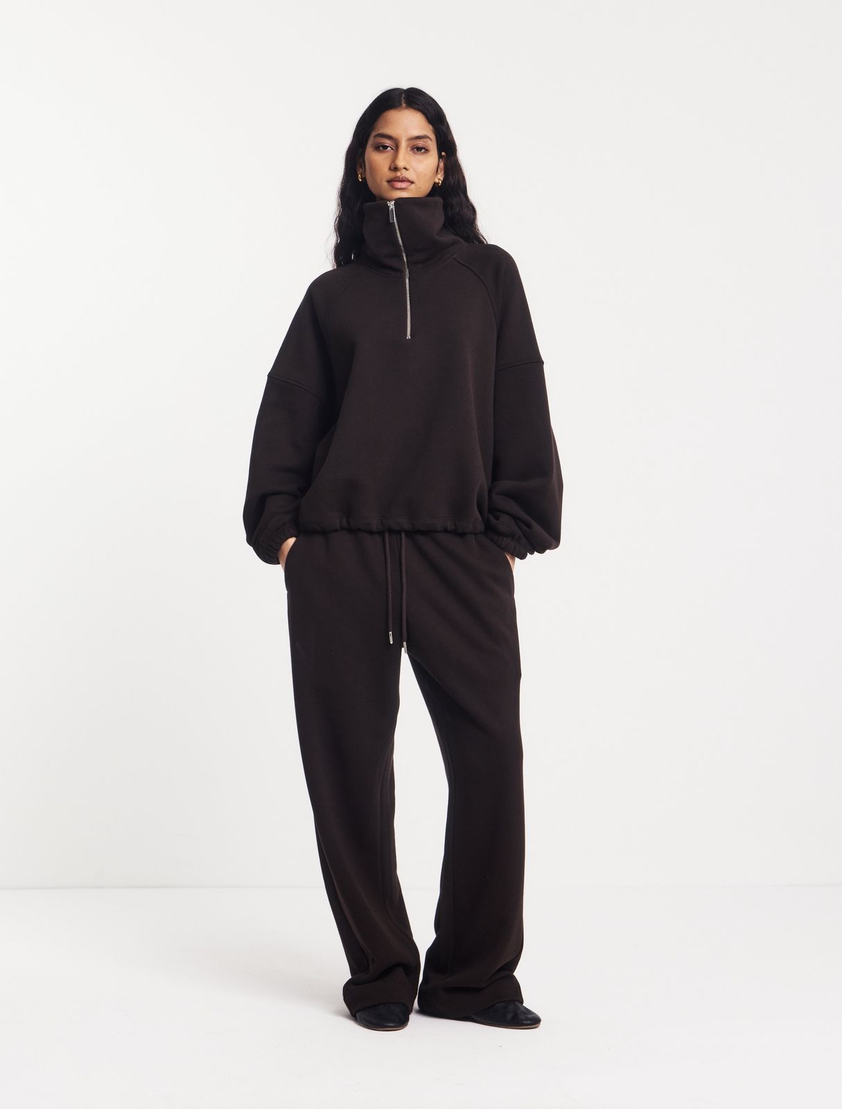 Straight Leg Sweatpant In Bitter Chocolate