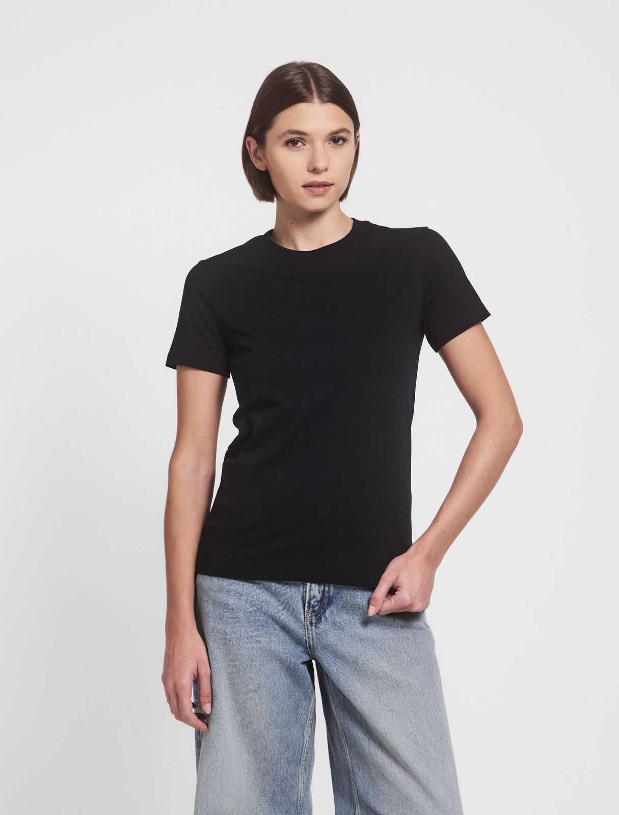 Lightweight Cotton Fitted T-shirt In Black
