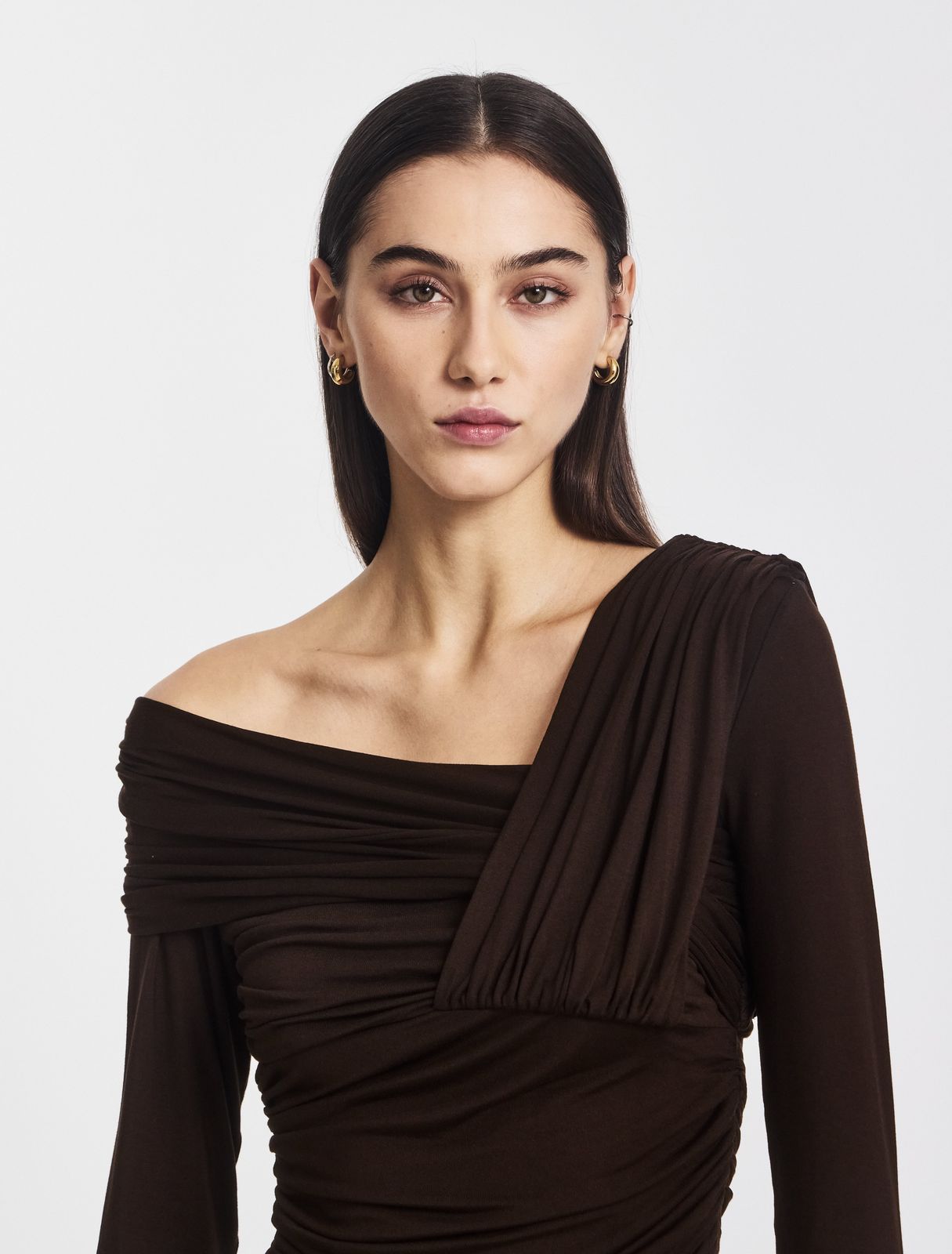 Corey Ruched Long Sleeve Top In Bitter Chocolate