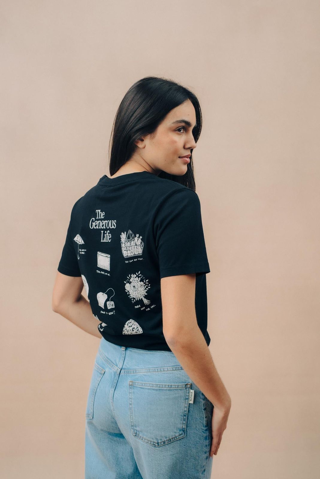 Unisex Generous Moments T-shirt – Mono