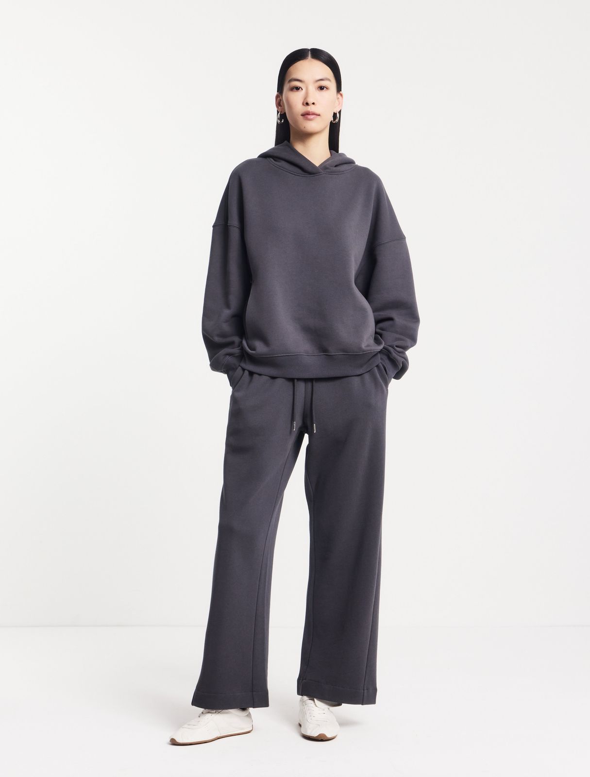 Straight Leg Sweatpant In Magnet