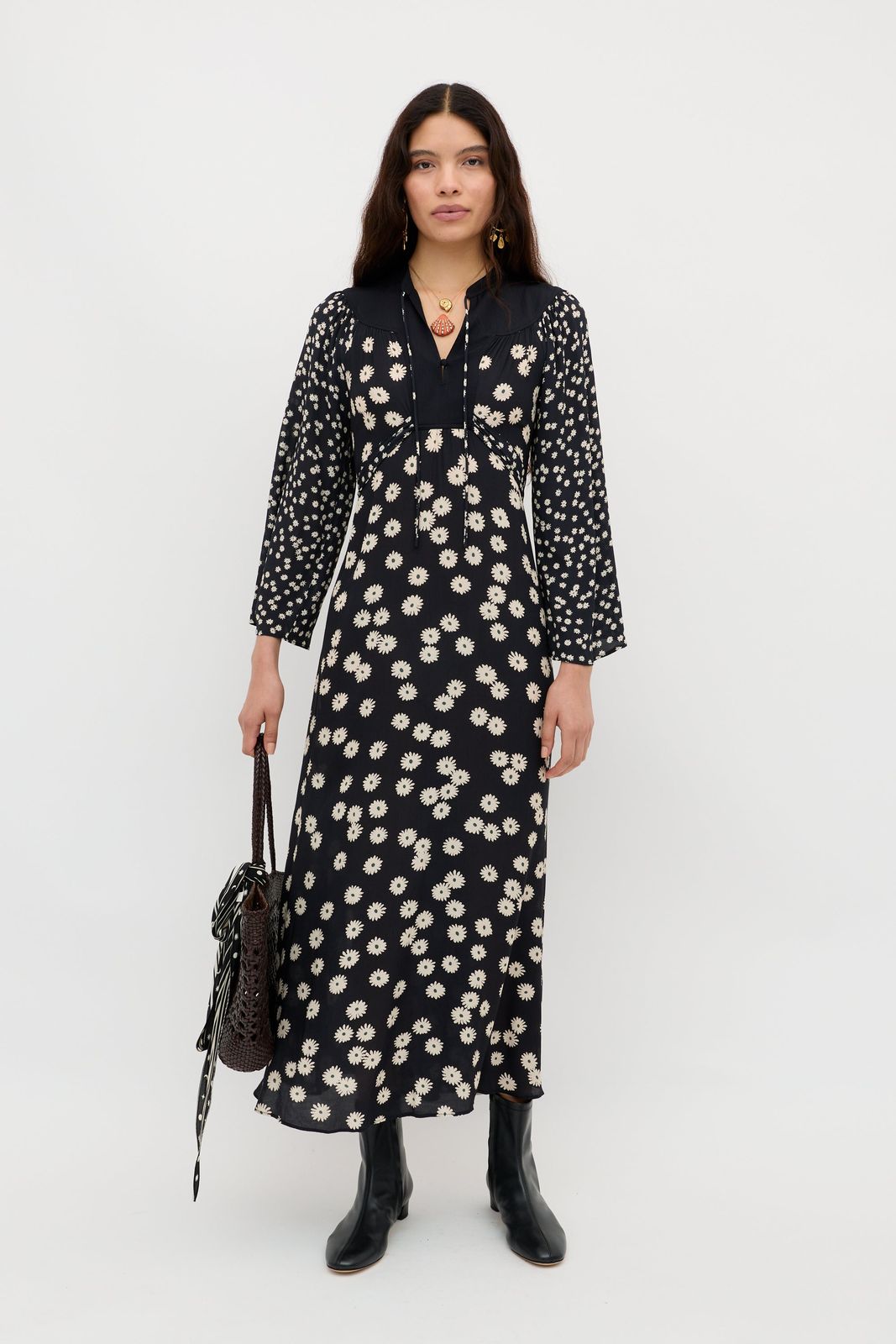 Anela - Daisy Mix Black