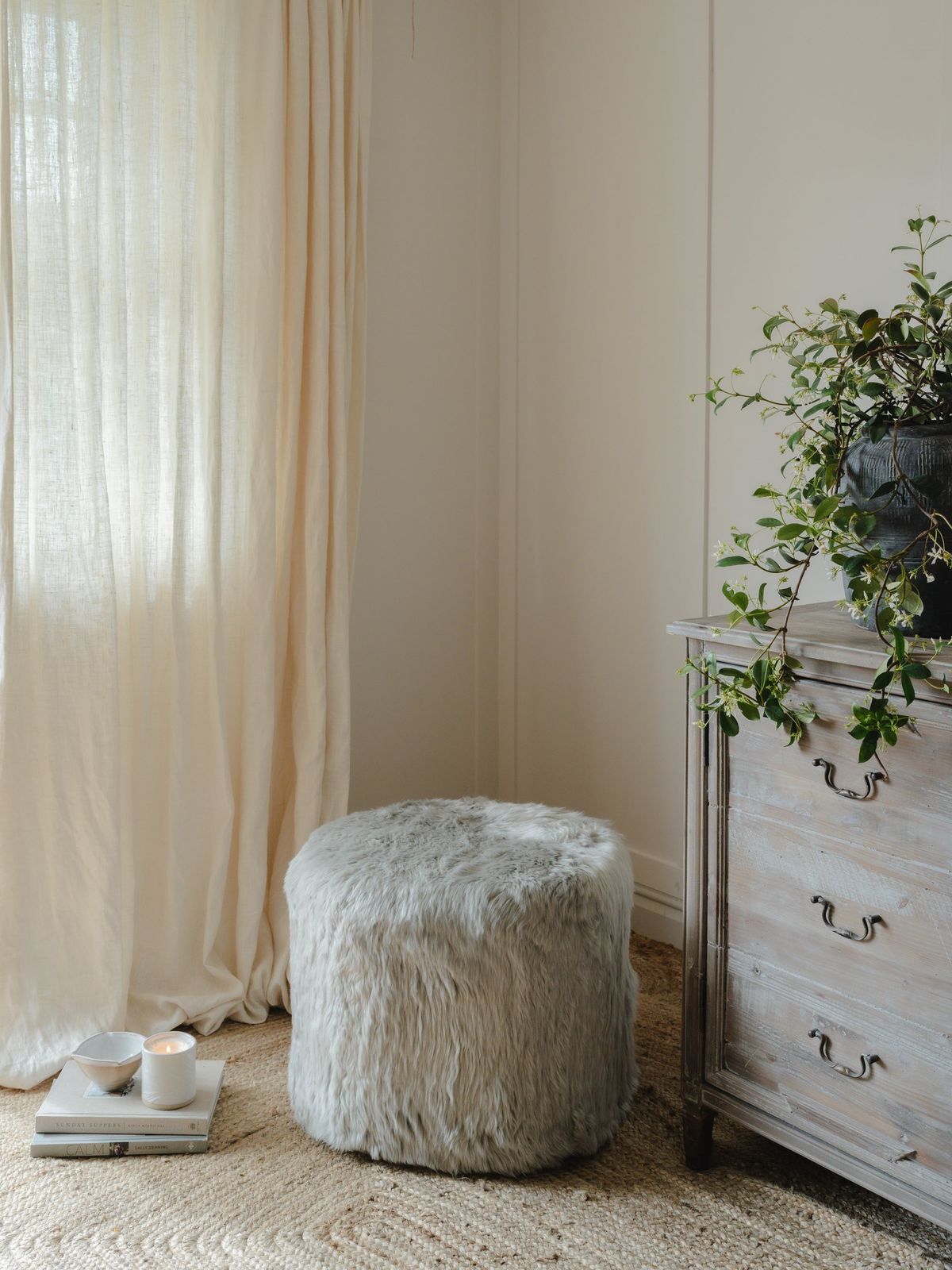 Circular  Sheepskin Pouffe Circular - Grey